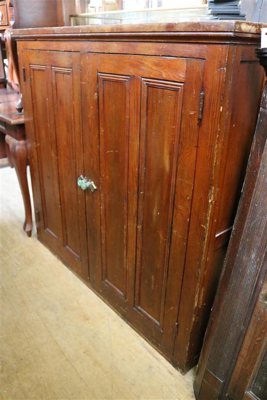 2-door pine cupboard(-)